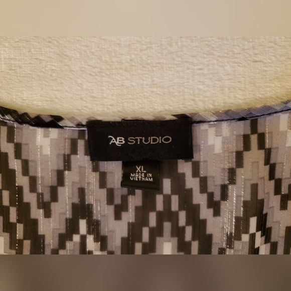 AB Studio Metallic Top with Built-in Tank XL - Picture 4 of 12